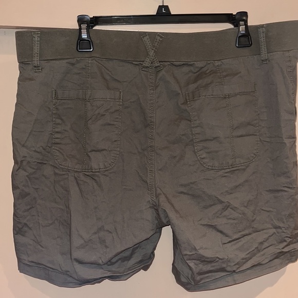 Lee Riders army green shorts with partial elastic waistband size 18, w/ pockets - Picture 4 of 8